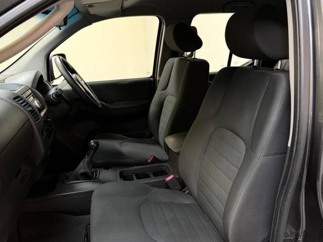2014 Nissan Navara 2.5 dCi Visia 4WD Euro 5 4dr