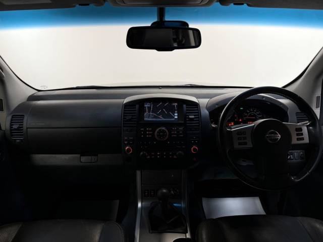 2015 Nissan Navara 2.5 dCi Tekna 4WD Euro 5 4dr