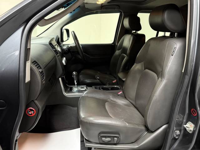2010 Nissan Navara 2.5 dCi Tekna Auto 4WD Euro 4 4dr