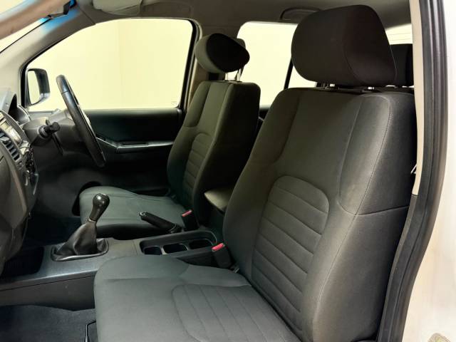 2015 Nissan Navara 2.5 dCi Visia 4WD Euro 5 4dr