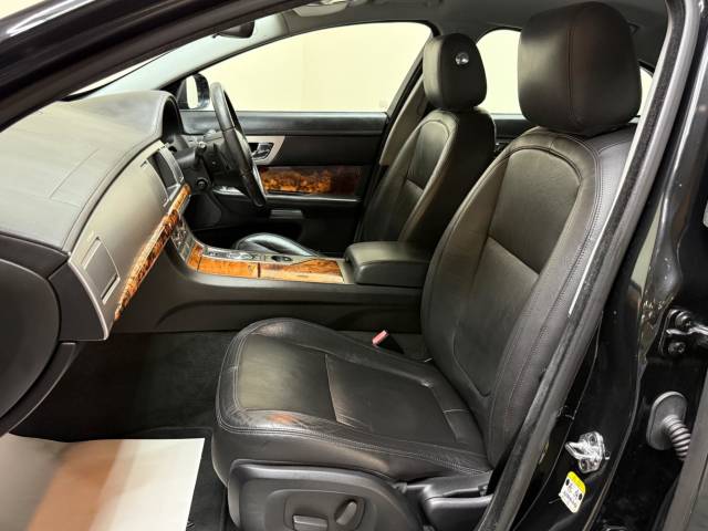 2010 Jaguar XF 3.0 V6 Luxury Auto Euro 4 4dr