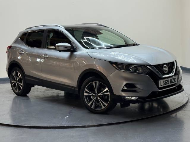Nissan Qashqai 1.3 DIG-T N-Connecta Euro 6 (s/s) 5dr SUV Petrol Silver