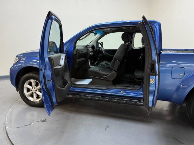 2013 Nissan Navara 2.5 dCi Acenta King Cab Pickup 4WD Euro 5 4dr