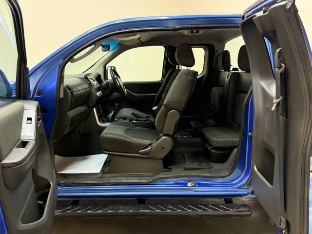2013 Nissan Navara 2.5 dCi Acenta King Cab Pickup 4WD Euro 5 4dr