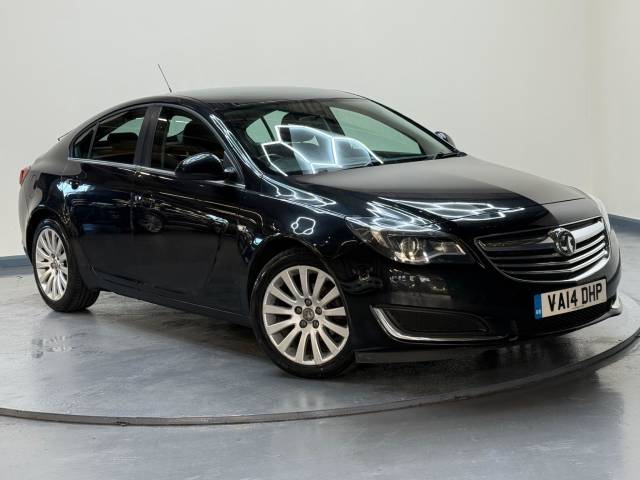 Vauxhall Insignia 2.0 CDTi ecoFLEX Design Euro 5 (s/s) 5dr Hatchback Diesel Black