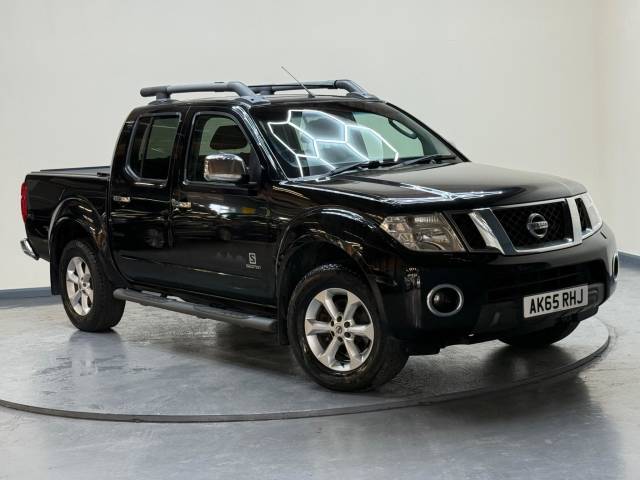Nissan Navara 2.5 dCi Salomon 4WD Euro 5 4dr Pickup Diesel Black