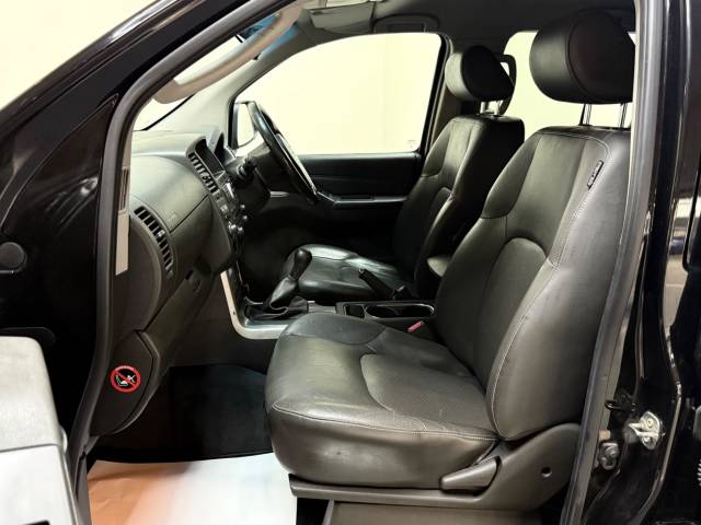 2015 Nissan Navara 2.5 dCi Salomon 4WD Euro 5 4dr
