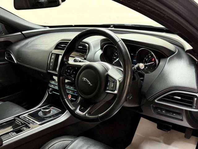 2018 Jaguar XE 2.0i R-Sport Auto Euro 6 (s/s) 4dr