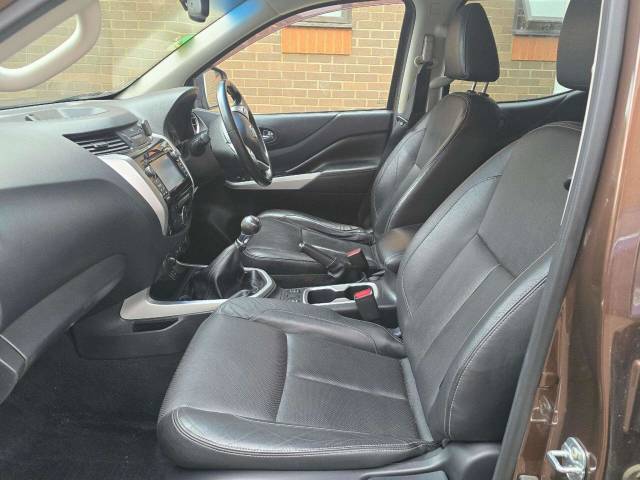 2016 Nissan Navara 2.3 dCi Tekna 4WD Euro 5 4dr