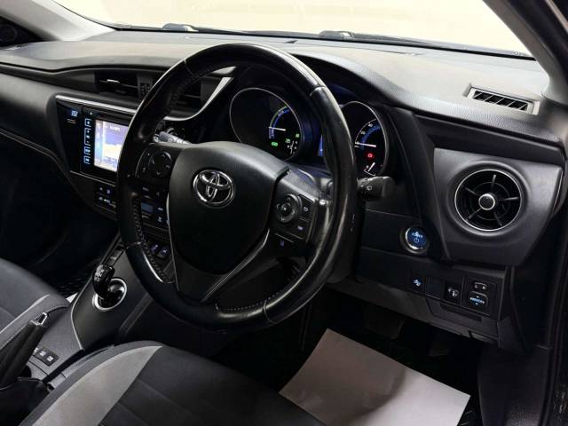 2017 Toyota Auris 1.8 VVT-h Business Edition CVT Euro 6 (s/s) 5dr (Safety Sense)