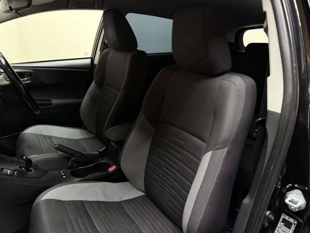 2017 Toyota Auris 1.8 VVT-h Business Edition CVT Euro 6 (s/s) 5dr (Safety Sense)