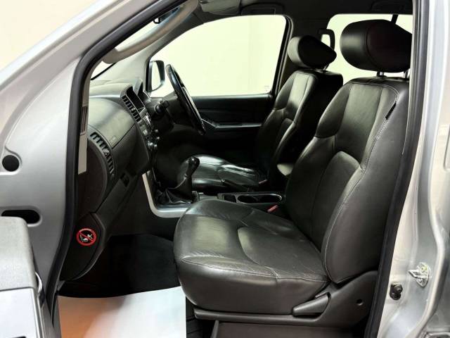 2015 Nissan Navara 2.5 dCi Tekna 4WD Euro 5 4dr