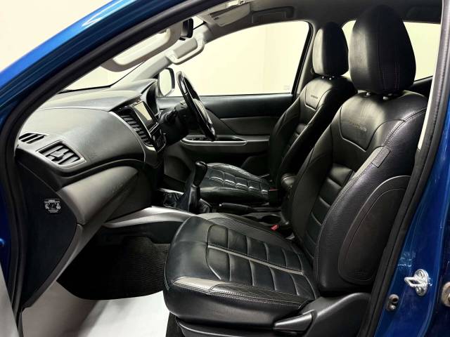 2018 Mitsubishi L200 2.4 L200 Barbarian DI-D 4WD