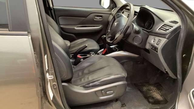 2016 Mitsubishi L200 2.4 L200 Warrior Double Cab DI-D 4WD 5dr