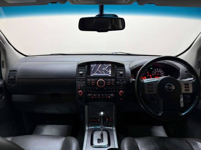 2015 Nissan Navara 2.5 Navara Salomon dCi Auto 4WD 5dr