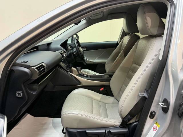 2014 Lexus IS 2.5 IS 300h Executive Edition CVT 4dr