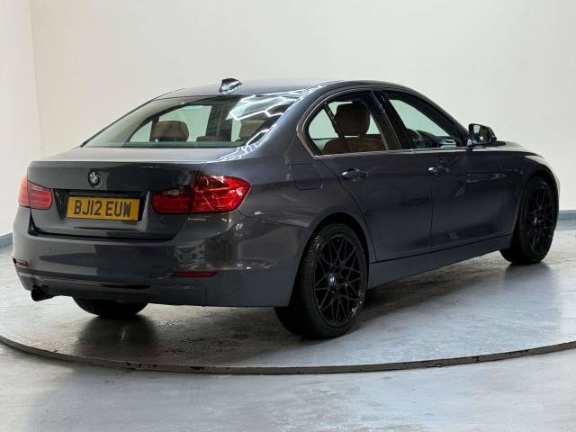 2012 BMW 3 Series 2.0 320i Luxury T Auto 4dr