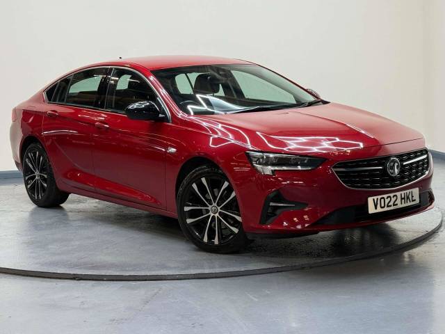 Vauxhall Insignia 1.5 Insignia SE Edition TD 5dr Hatchback Diesel Red