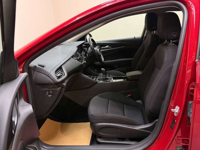 2022 Vauxhall Insignia 1.5 Insignia SE Edition TD 5dr