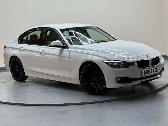 BMW 3 Series 2.0 320d Business EfficientDynamics 4dr Saloon Diesel White