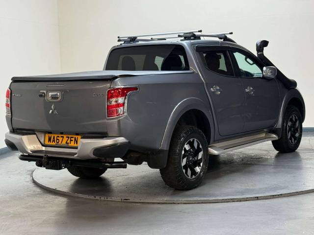 2017 Mitsubishi L200 2.4 L200 Barbarian DI-D Auto 4WD
