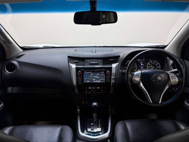2017 Nissan Navara 2.3 Navara Tekna dCi Auto 4WD 5dr