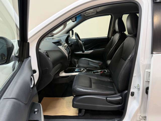 2017 Nissan Navara 2.3 Navara Tekna dCi Auto 4WD 5dr