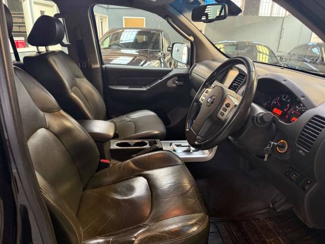 2014 Nissan Navara 2.5 Navara Tekna dCi Auto 4WD 5dr