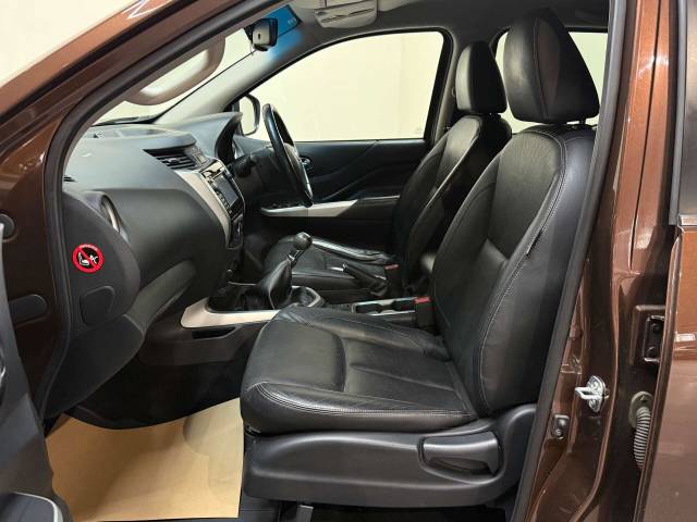 2016 Nissan Navara 2.3 dCi Tekna 4WD Euro 5 4dr