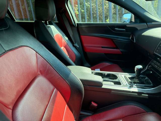2015 Jaguar XE 2.0 XE R-Sport D 4dr