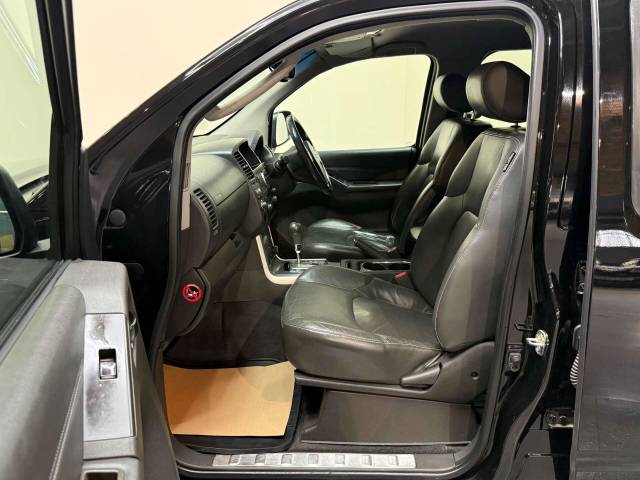 2014 Nissan Navara 2.5 Navara Tekna dCi Auto 4WD 5dr