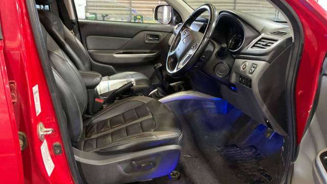 2020 Mitsubishi L200 2.4 L200 Barbarian DI-D 4WD