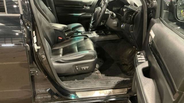 2018 Toyota Hilux 2.4 HI-Luxury Invincible X D-4D 4WD Double Cab Auto 4WD 5dr