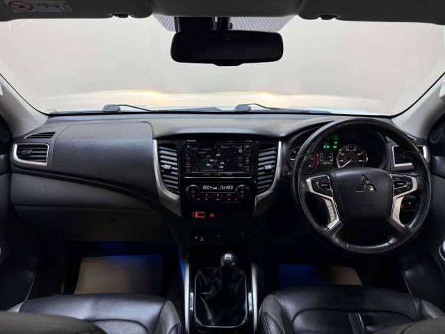 2017 Mitsubishi L200 2.4 L200 Barbarian DI-D 4WD