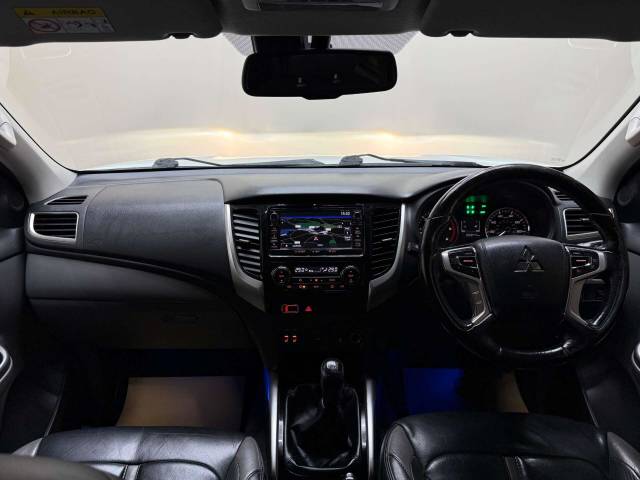 2017 Mitsubishi L200 2.4 L200 Barbarian DI-D 4WD