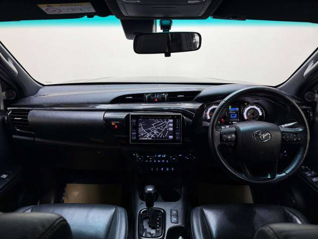 2019 Toyota Hilux 2.4 HI-Luxury Invincible X D-4D 4WD Double Cab Auto 4WD 5dr