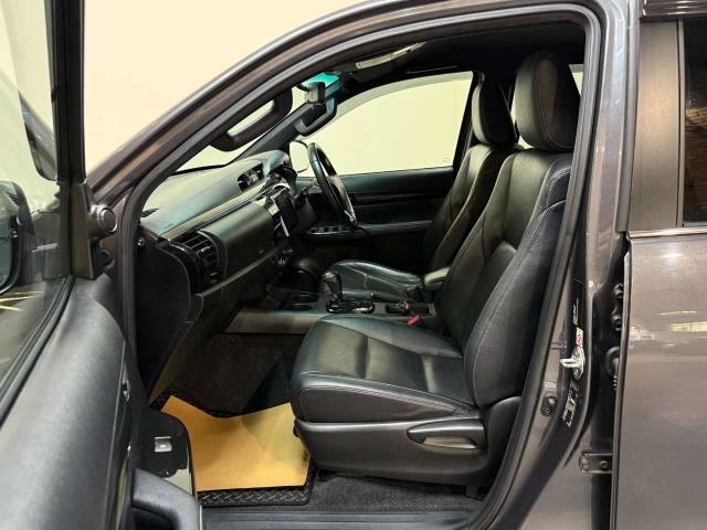 2019 Toyota Hilux 2.4 HI-Luxury Invincible X D-4D 4WD Double Cab Auto 4WD 5dr