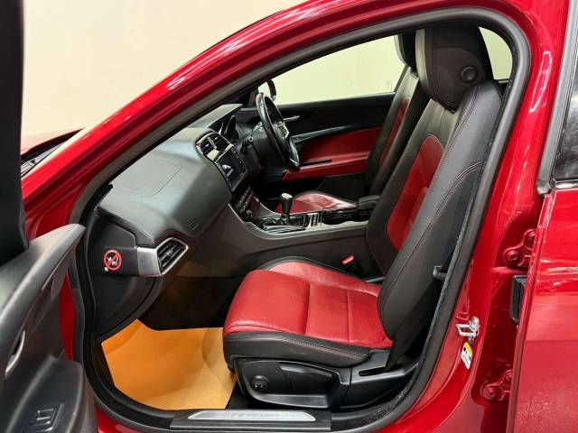 2015 Jaguar XE 2.0 XE R-Sport D 4dr