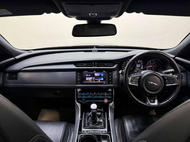 2016 Jaguar XF 2.0 XF R-Sport D 4dr