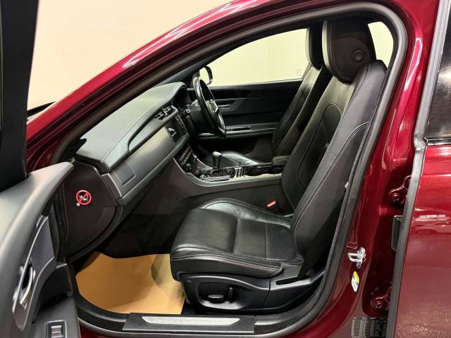 2016 Jaguar XF 2.0 XF R-Sport D 4dr