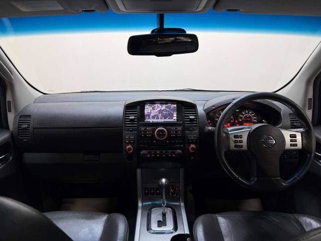2013 Nissan Navara 2.5 Navara Tekna dCi Auto 4WD 5dr