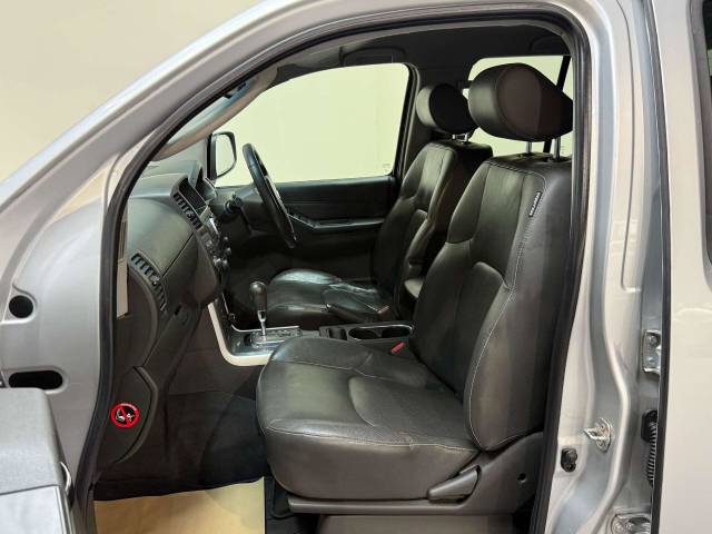 2013 Nissan Navara 2.5 Navara Tekna dCi Auto 4WD 5dr