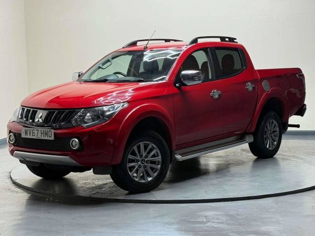 Mitsubishi L200 2.4 L200 Barbarian DI-D 4WD Pickup Diesel Red
