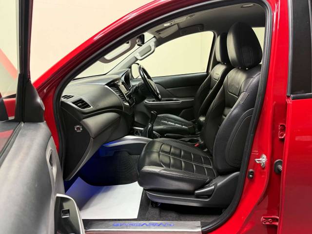 2017 Mitsubishi L200 2.4 L200 Barbarian DI-D 4WD