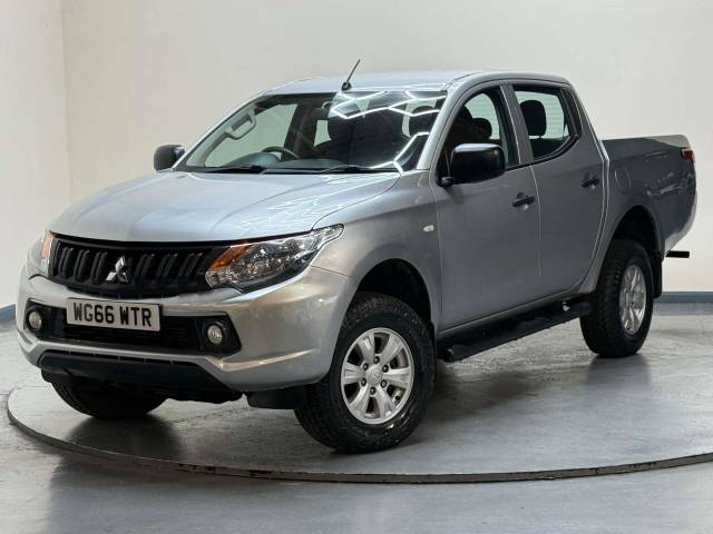 2017 Mitsubishi L200 2.4 L200 4Life Double Cab DI-D 4WD 5dr