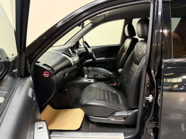 2014 Mitsubishi L200 2.5 L200 Barbarian LWB Double Cab DI-D 4x4 Auto 4WD 5dr