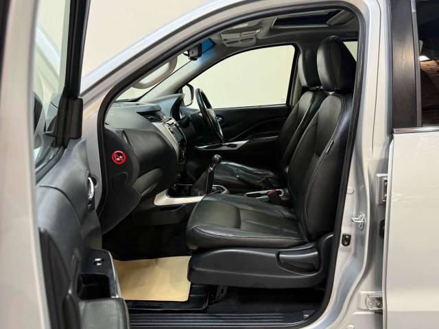 2017 Nissan Navara 2.3 Navara Tekna dCi 4WD 5dr
