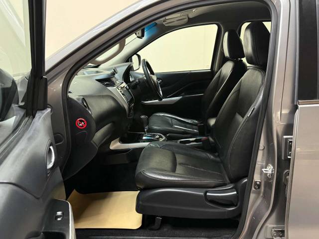 2017 Nissan Navara 2.3 Navara Tekna dCi Auto 4WD 5dr