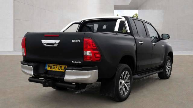 2017 Toyota Hilux 2.4 HI-Luxury Invincible D-4D 4WD Double Cab 4WD 5dr