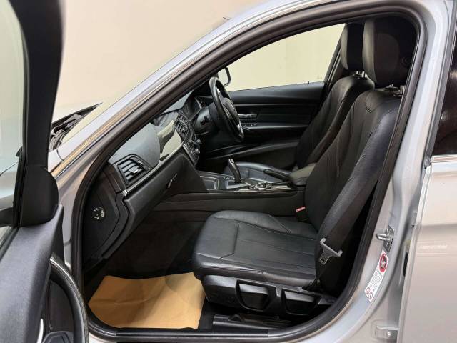 2013 BMW 3 Series 2.0 320d Luxury Auto 4dr